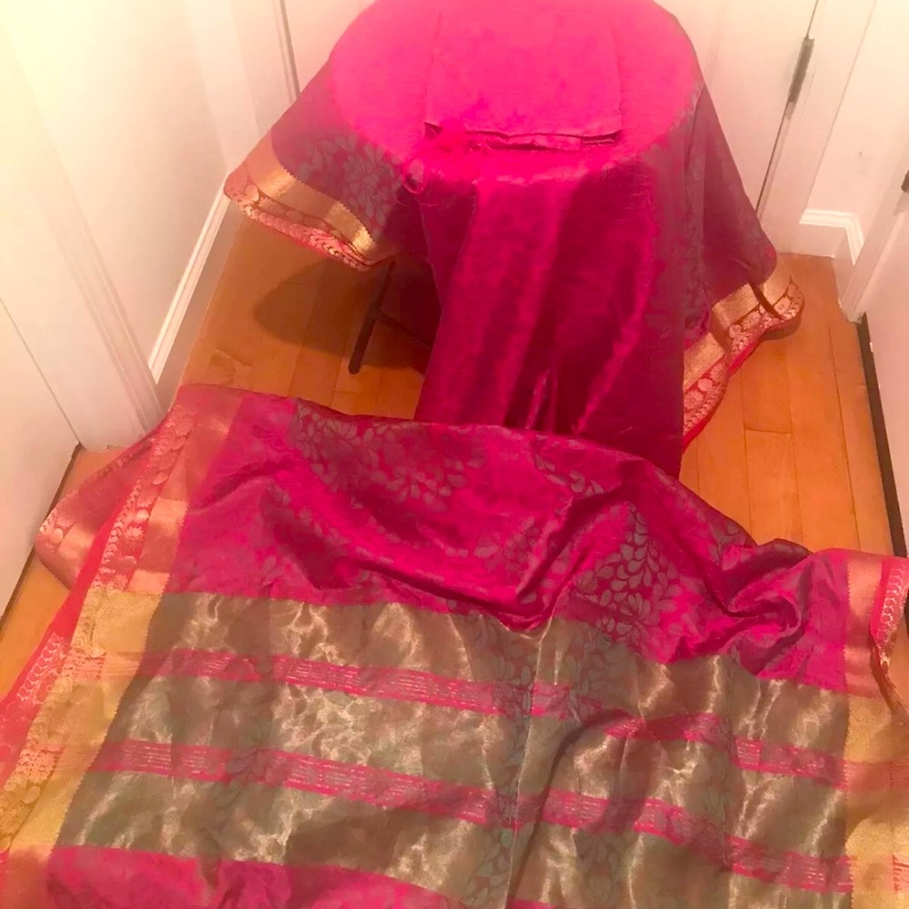 Fuschia Gold Benarasi Semi Silk Saree With Blouse Piece